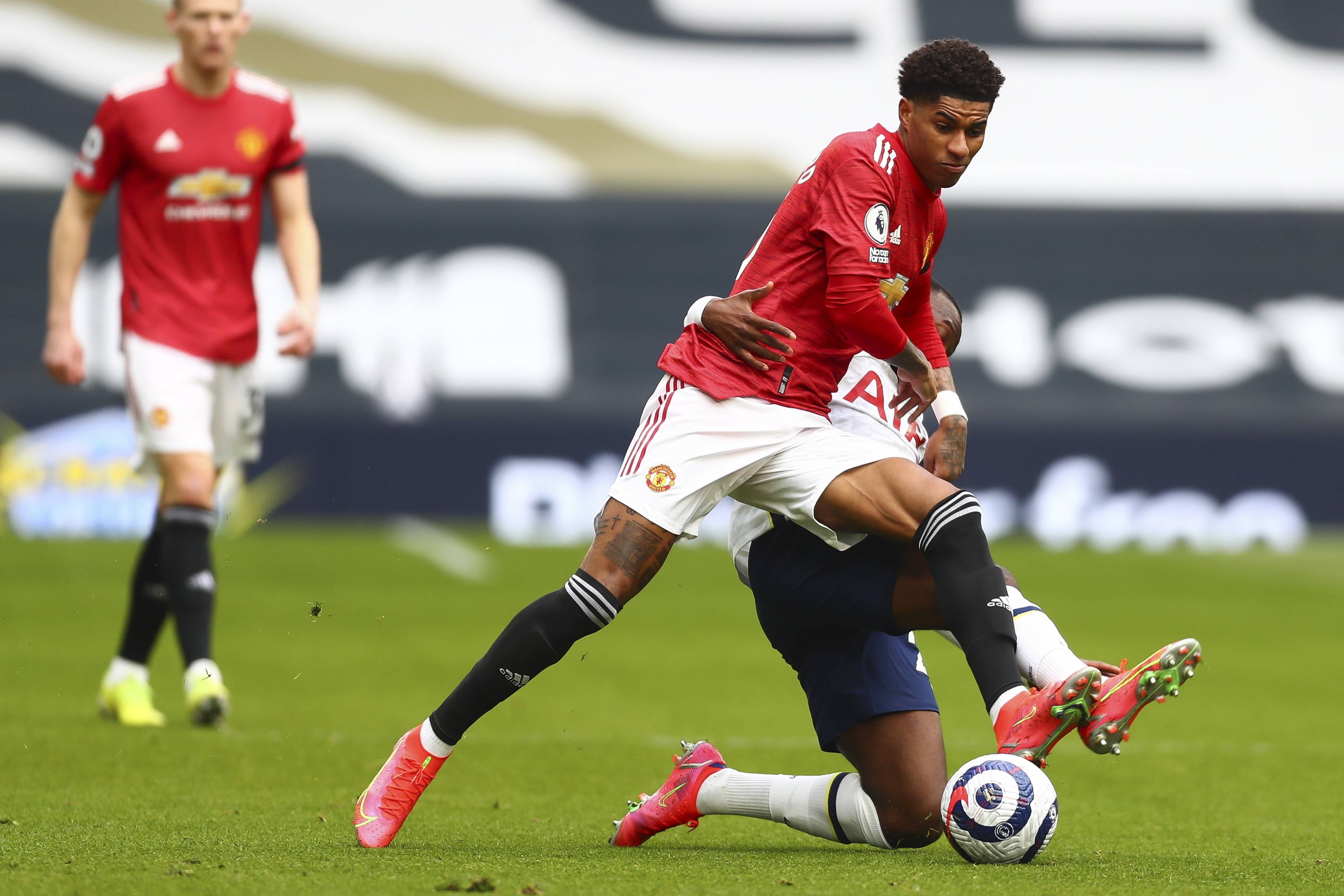 这位年轻小 这位年轻小